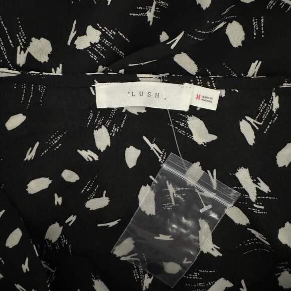 LUSH Geometric V-Neck Button Down Loose Fit Blouse Long Sleeve Top Black Medium - Picture 12 of 13